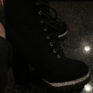 Heel combat boots with diamonds